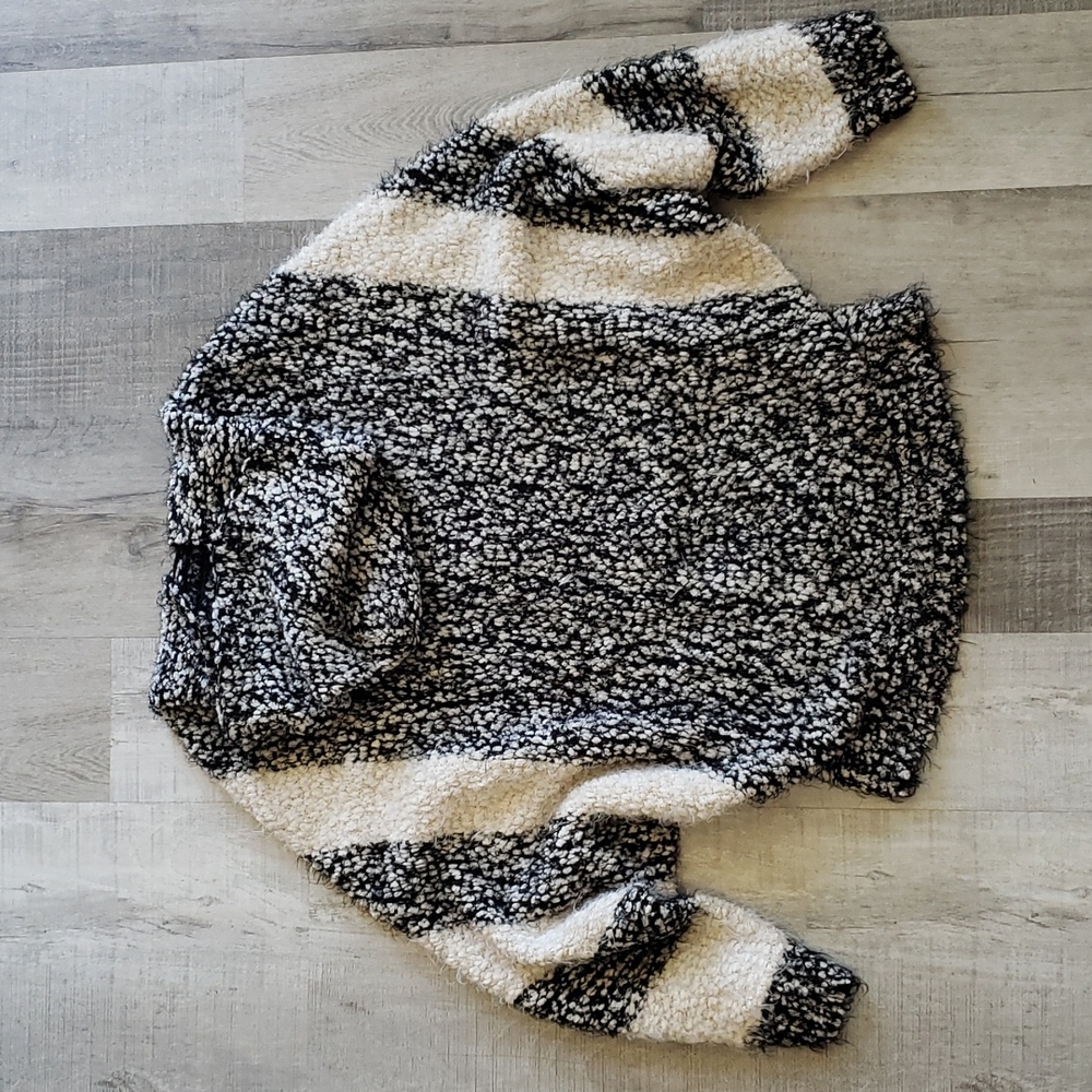 Sweater - Picture 4 of 4